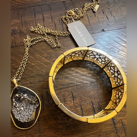 Cookie Lee Jewelry - Cookie Lee Gold Necklace with Black Druzy Pendant & Gold Tone Bracelet Lot 875